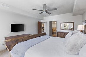 Town Pointe B205 3 Bedroom Condo by RedAwning