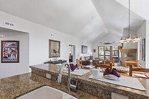 Town Pointe B205 3 Bedroom Condo by RedAwning