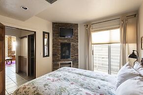 Galleria 308 1 Bedroom Condo by Redawning