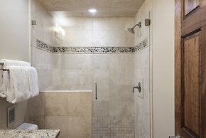 Galleria 308 1 Bedroom Condo by RedAwning