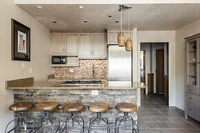 Galleria 308 1 Bedroom Condo by RedAwning