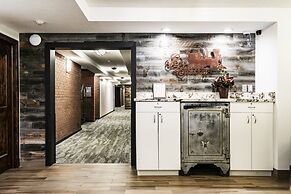 Park Station 121 2 Bedroom Condo by RedAwning