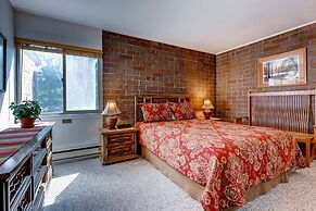 Silvertown 418 4 Bedroom Condo by RedAwning