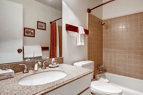 Silvertown 418 4 Bedroom Condo by RedAwning