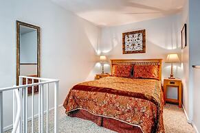 Silvertown 418 4 Bedroom Condo by RedAwning