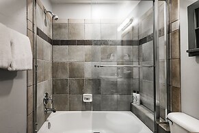 Town Pointe B101 3 Bedroom Condo by RedAwning