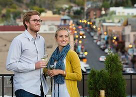 Town Pointe B101 3 Bedroom Condo by RedAwning