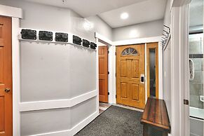 Town Pointe B101 3 Bedroom Condo by RedAwning