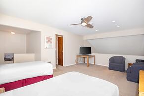 Snow Flower 028 3 Bedroom Condo by RedAwning