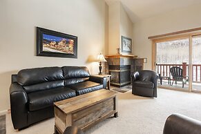 Snow Flower 039-studio+loft 1 Bedroom Condo by RedAwning