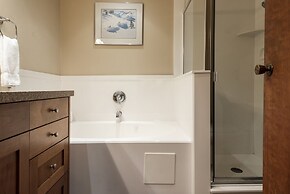 Snow Flower 039-studio+loft 1 Bedroom Condo by RedAwning