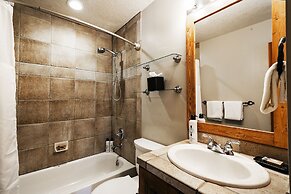 Canyon Crossing 23 3 Bedroom Townhouse by RedAwning