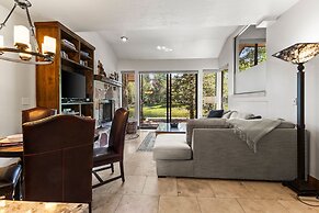 Queen Esther 2425 2 Bedroom Condo by RedAwning