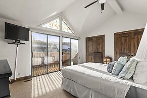 Queen Esther 2425 2 Bedroom Condo by RedAwning