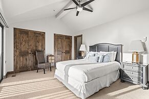 Queen Esther 2425 2 Bedroom Condo by RedAwning