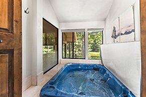 Queen Esther 2425 2 Bedroom Condo by RedAwning