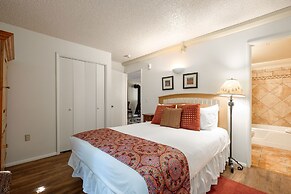 Edelweiss Haus H 2 Bedroom Condo by RedAwning