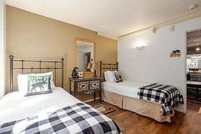 Edelweiss Haus H 2 Bedroom Condo by RedAwning