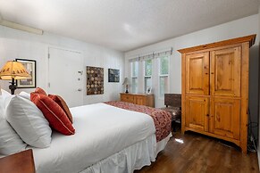 Edelweiss Haus H 2 Bedroom Condo by RedAwning