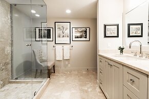 Snow Flower 069 5 Bedroom Condo by RedAwning