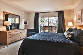 Snow Flower 069 5 Bedroom Condo by RedAwning