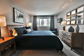 Snow Flower 069 5 Bedroom Condo by RedAwning