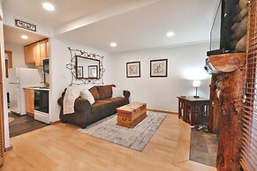 Woodside 11 1 Bedroom Condo by RedAwning