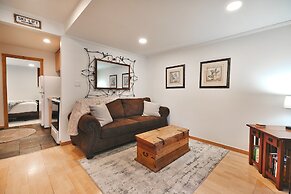 Woodside 11 1 Bedroom Condo by RedAwning