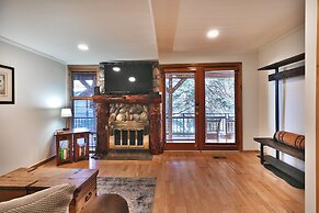 Woodside 11 1 Bedroom Condo by RedAwning