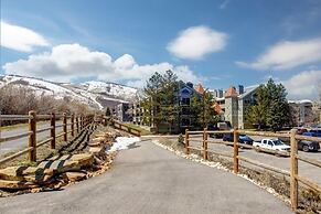 Suncreek A-7 2 Bedroom Condo by RedAwning