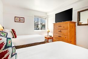 Suncreek A-7 2 Bedroom Condo by RedAwning