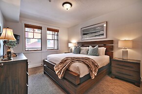 Town Pointe A104 3 Bedroom Condo by Redawning