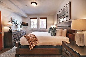 Town Pointe A104 3 Bedroom Condo by Redawning