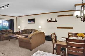 Park Station 214-1 1 Bedroom Condo by RedAwning