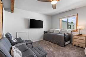 Snow Flower 079 2 Bedroom Condo by RedAwning