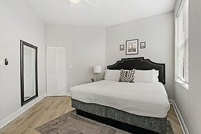 3BR Apt in Logan Square near Highlights