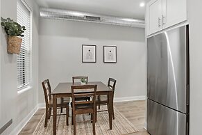 3BR Apt in Logan Square near Highlights