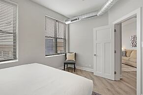 3BR Apt in Logan Square near Highlights