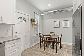 3BR Apt in Logan Square near Highlights