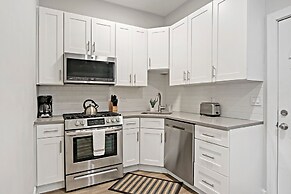 3BR Apt in Logan Square near Highlights