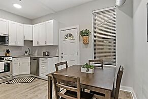 3BR Apt in Logan Square near Highlights