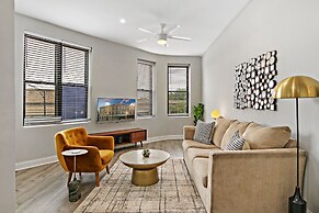 3BR Apt in Logan Square near Highlights