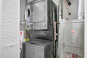 3BR Apt in Logan Square near Highlights