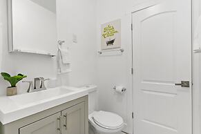 Relax & Retreat 1BR Lincoln Square Apt