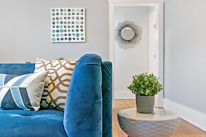 Relax & Retreat 1BR Lincoln Square Apt