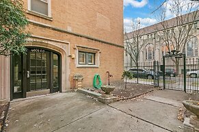 Relax & Retreat 1BR Lincoln Square Apt