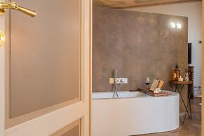 Rovelli 41 in Como With 2 Bedrooms and 3 Bathrooms