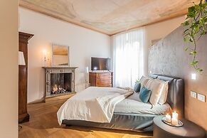 Rovelli 41 in Como With 2 Bedrooms and 3 Bathrooms