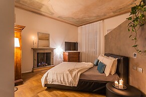 Rovelli 41 in Como With 2 Bedrooms and 3 Bathrooms