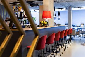 The Amberlyn Suite Hotel